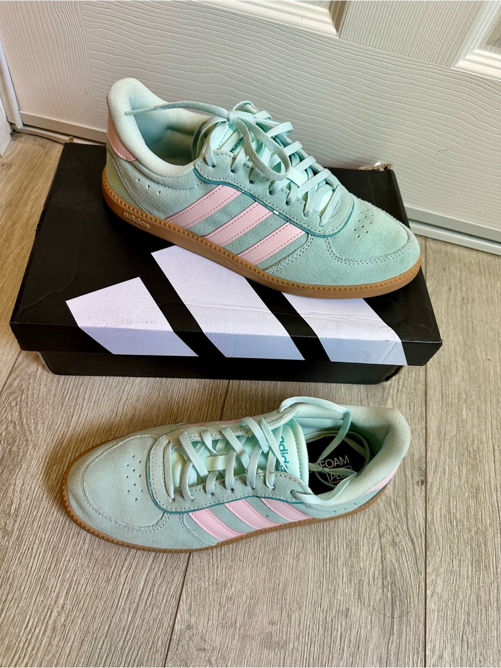 Like new! adidas Mint/Pink Breaknet Sleek Sneakers